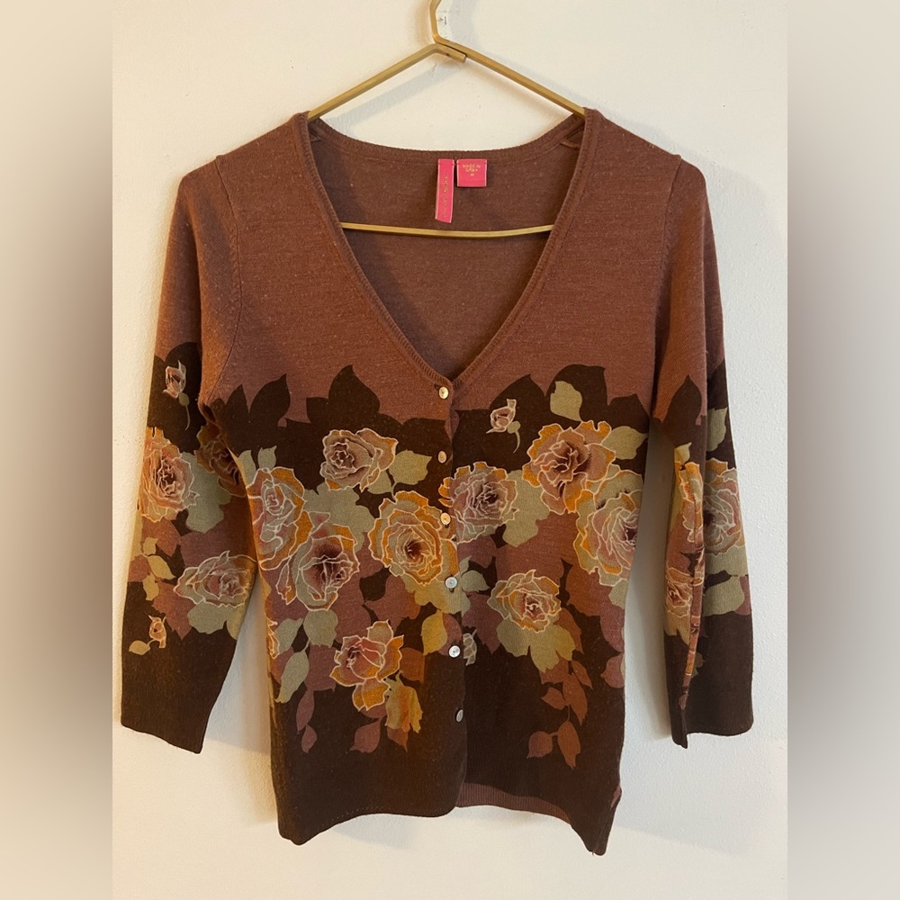 “Charlotte” size M Darling brown 3/4 sleeve button up sweater